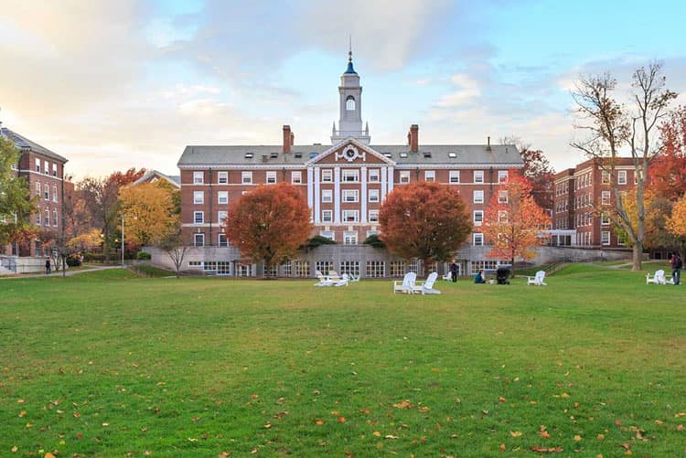 nhung-truong-dai-hoc-kho-vao-nhat-the-gioi-Harvard