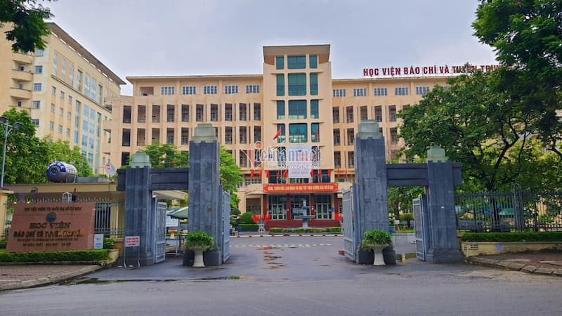 truong-dai-hoc-co-hoc-phi-thap-18