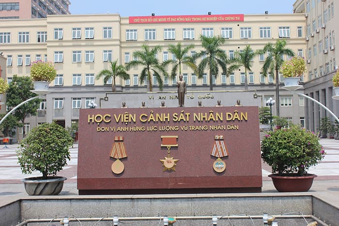 truong-dai-hoc-co-hoc-phi-thap-4