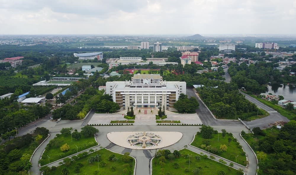 truong-dai-hoc-noi-tieng-o-viet-nam-7
