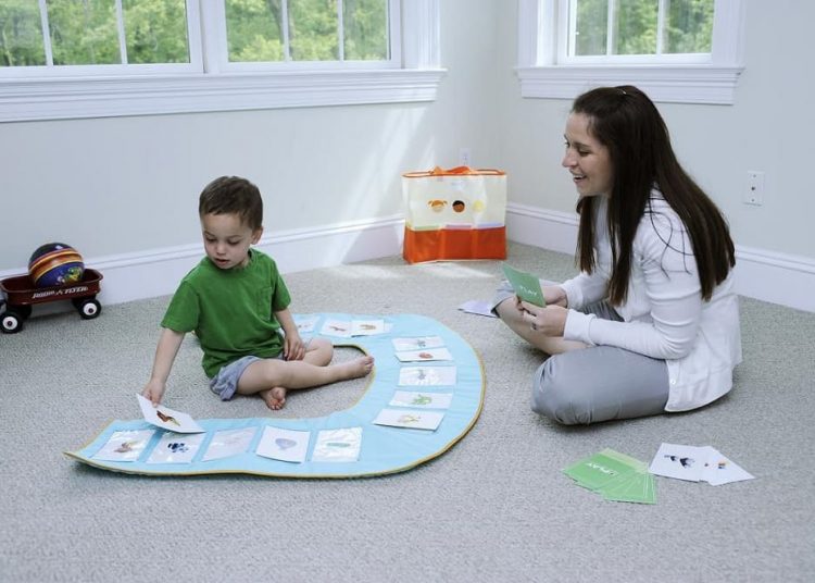 Dạy trẻ tự kỷ kỹ năng giao tiếp