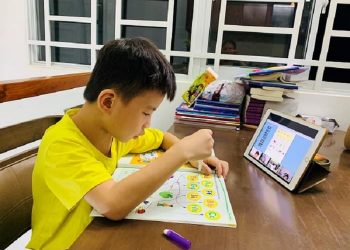 meo-giup-tre-tap-trung-khi-hoc-online-1