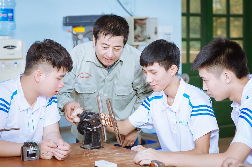 hoc-cao-dang-dai-hoc-hay-hoc-nghe